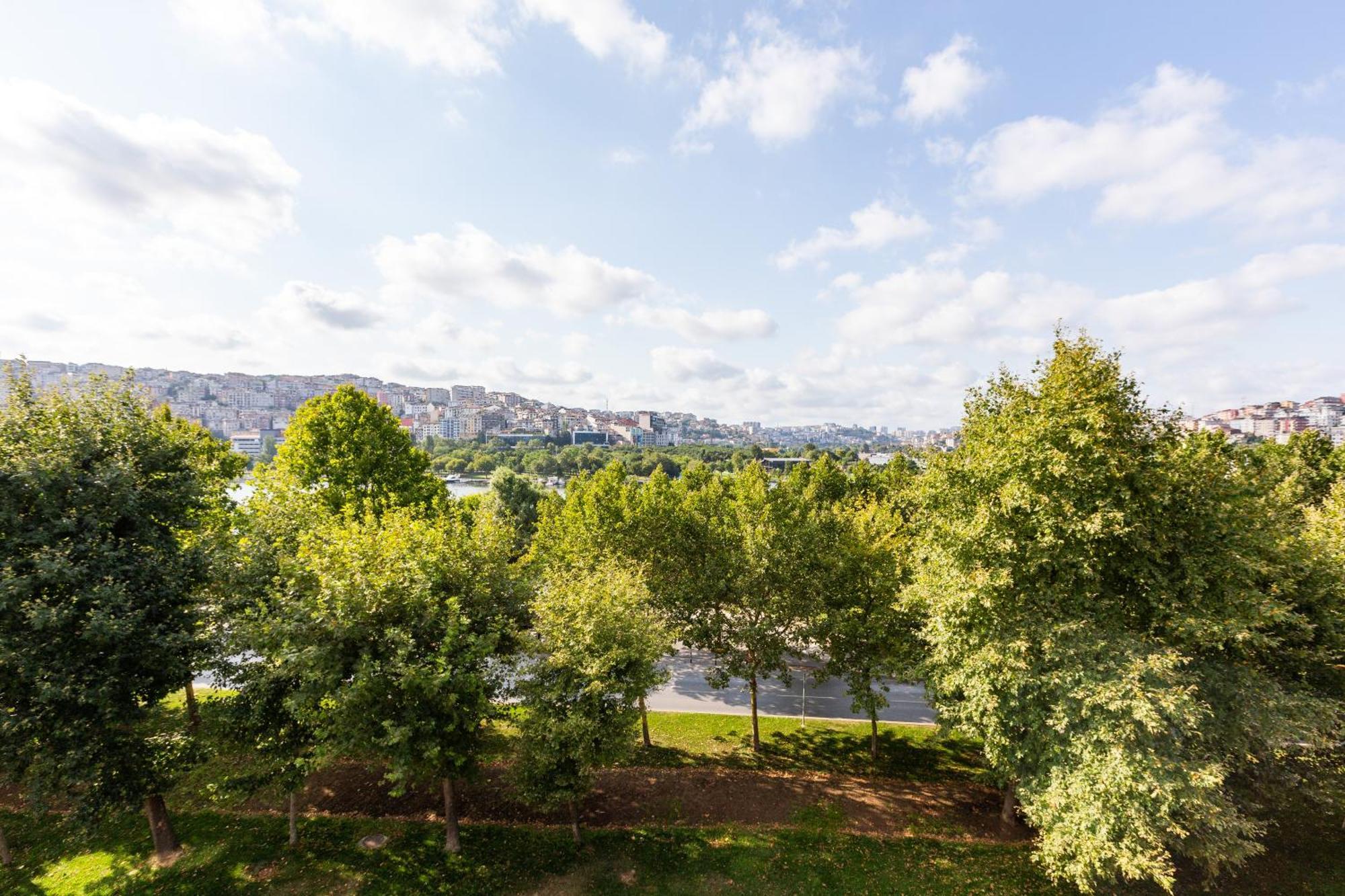 Stayso The House Hotel Istanbul Exterior photo View of the park
