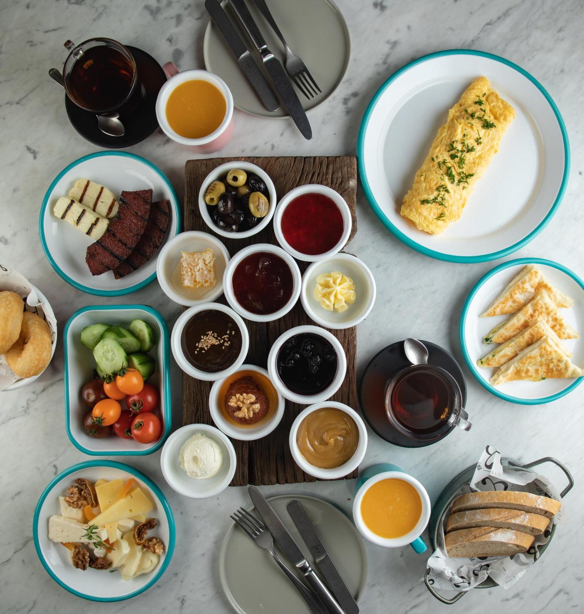 Stayso The House Hotel Istanbul Exterior photo Turkish breakfast